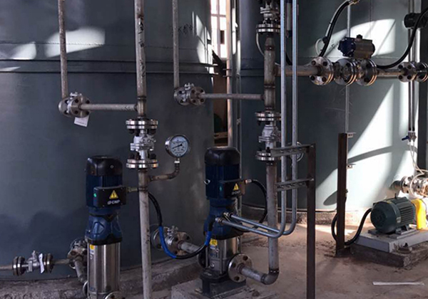 寧夏三效蒸發(fā)器處理飼料廢水項(xiàng)目現(xiàn)場(chǎng)調(diào)試實(shí)景拍攝 寧夏三效蒸發(fā)器處理飼料廢水項(xiàng)目現(xiàn)場(chǎng)調(diào)試實(shí)景拍攝